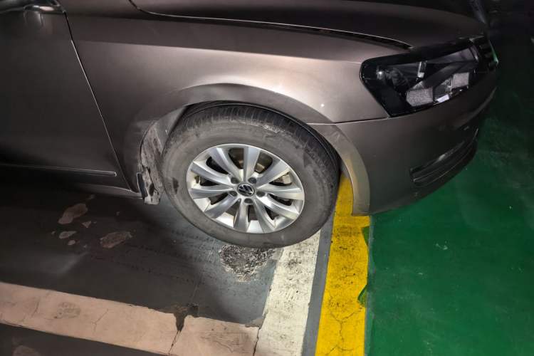 Used Volkswagen Passat 2014 1.8TSI DSG Prestige Edition Right Front Wheel Hub