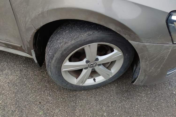 Used Volkswagen Passat 2014 1.8TSI DSG Prestige Edition Right Front Wheel Hub