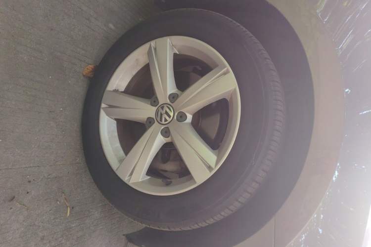 Used Volkswagen Passat 2014 1.8TSI DSG Prestige Edition Right Front Wheel Hub
