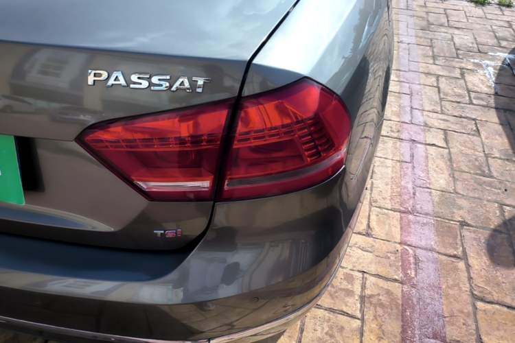 Used Volkswagen Passat 2014 1.8TSI DSG Prestige Edition Right Rear Taillight