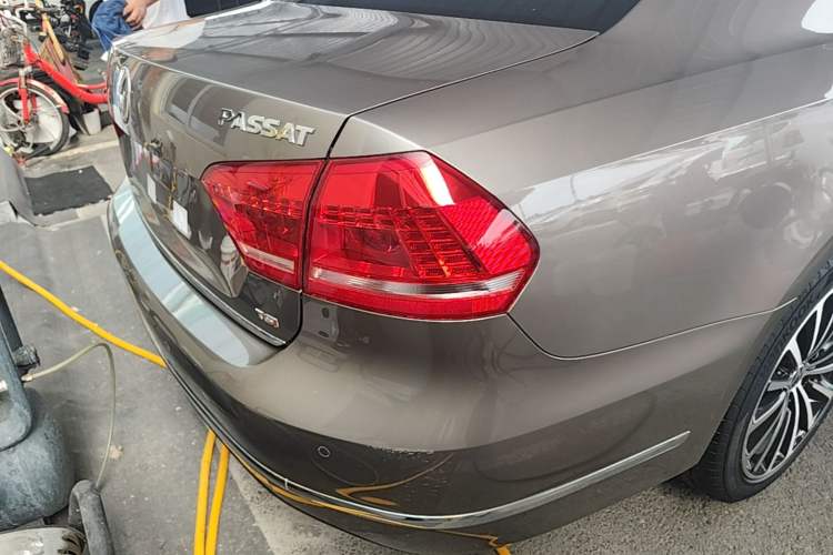 Used Volkswagen Passat 2014 1.8TSI DSG Prestige Navigation Edition Right Rear Taillight