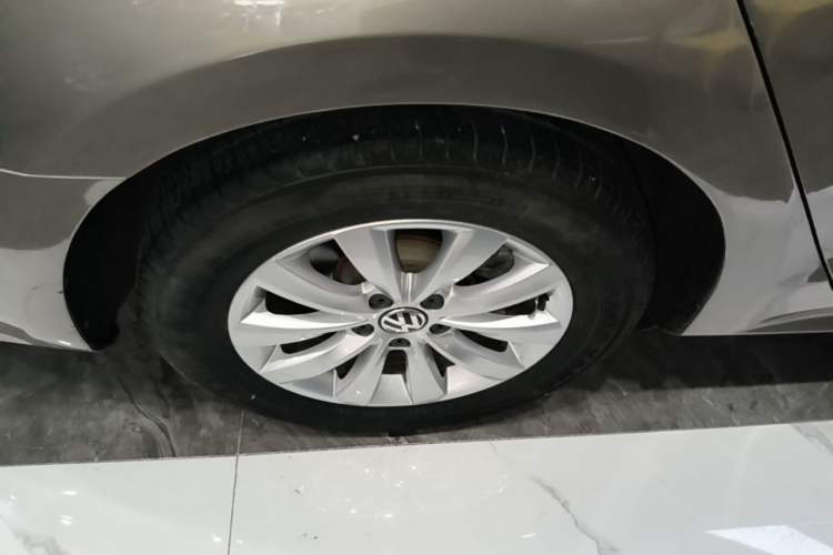 Used Volkswagen Passat 2014 1.8TSI DSG Prestige Edition Right Rear Wheel Hub
