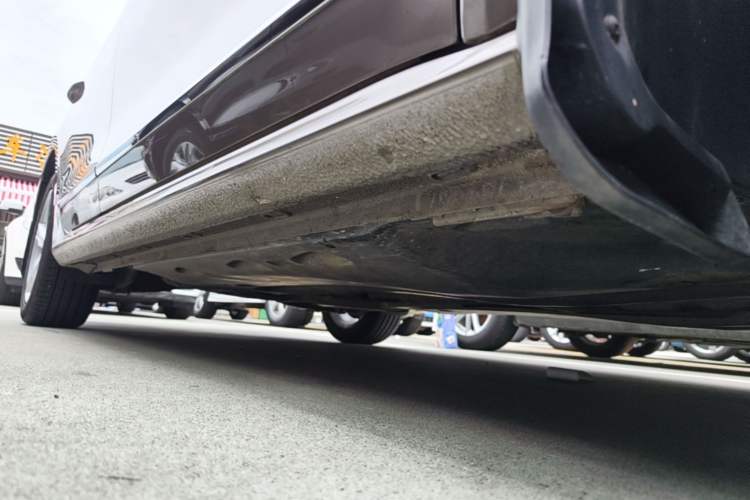 Used Volkswagen Passat 2014 1.8TSI DSG Ultimate Edition Right Side Sill