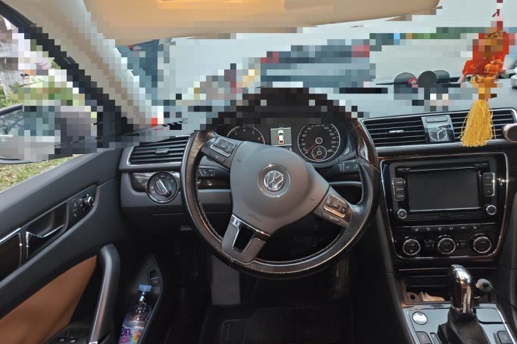 Used Volkswagen Passat 2014 2.0 TSI DSG Prestige Navigation Edition Steering Wheel