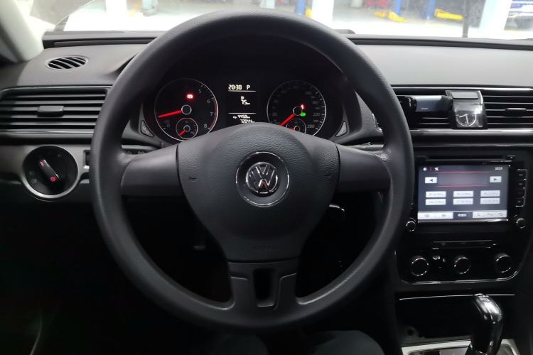 Used Volkswagen Passat 2014 1.8TSI DSG Luxury Edition Steering Wheel