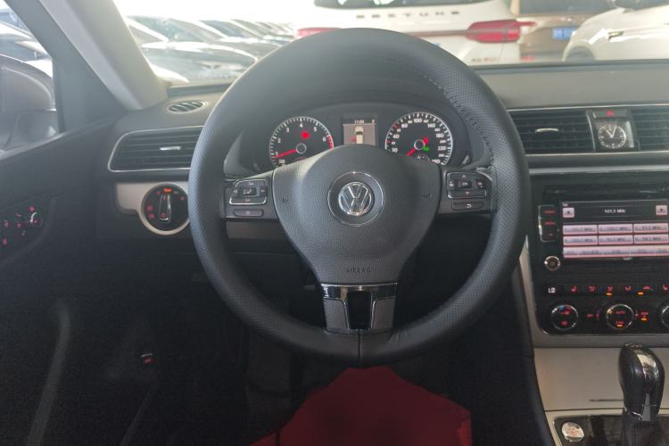 Used Volkswagen Passat 2014 1.8TSI DSG Prestige Edition Steering Wheel