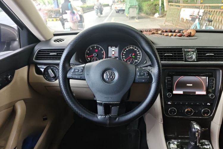Used Volkswagen Passat 2014 1.8TSI DSG Prestige Navigation Edition Steering Wheel