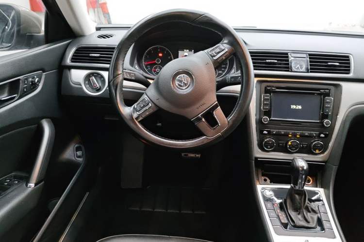 Used Volkswagen Passat 2014 1.8TSI DSG Prestige Navigation Edition Steering Wheel