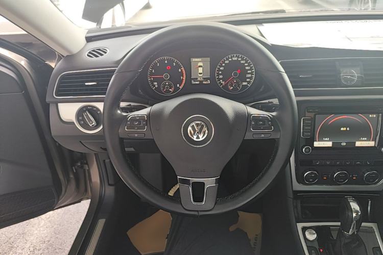 Used Volkswagen Passat 2014 1.8TSI DSG Prestige Navigation Edition Steering Wheel