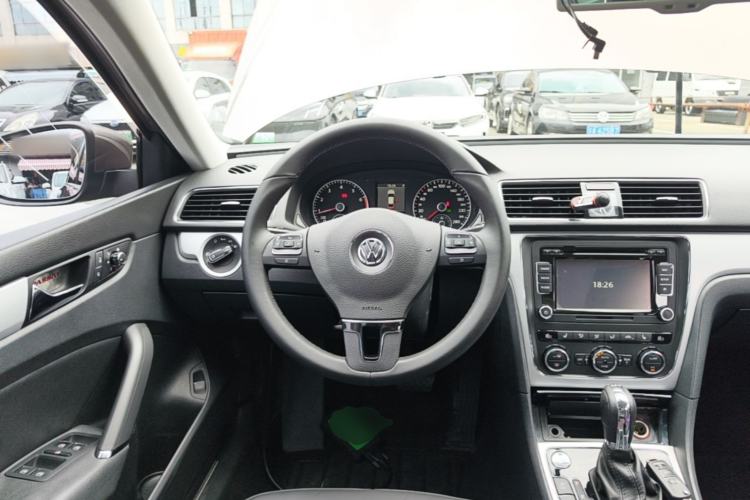 Used Volkswagen Passat 2014 1.8TSI DSG Ultimate Edition Steering Wheel