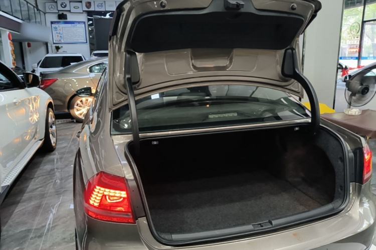 Used Volkswagen Passat 2014 1.8TSI DSG Prestige Edition Trunk