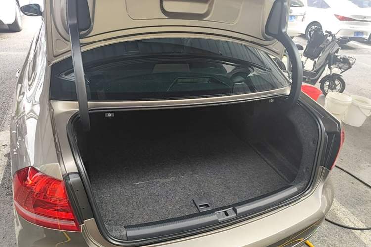 Used Volkswagen Passat 2014 1.8TSI DSG Prestige Navigation Edition Trunk