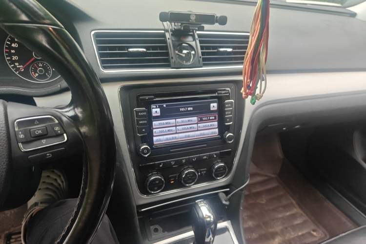 Used Volkswagen Passat 2014 1.8TSI DSG Prestige Edition Audio And AC Panel