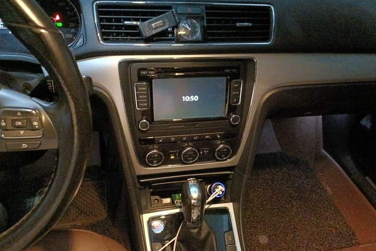 Used Volkswagen Passat 2014 1.8TSI DSG Prestige Edition Audio And AC Panel