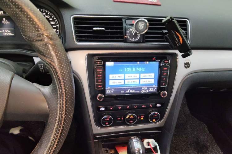 Used Volkswagen Passat 2014 1.8TSI DSG Prestige Edition Audio And AC Panel