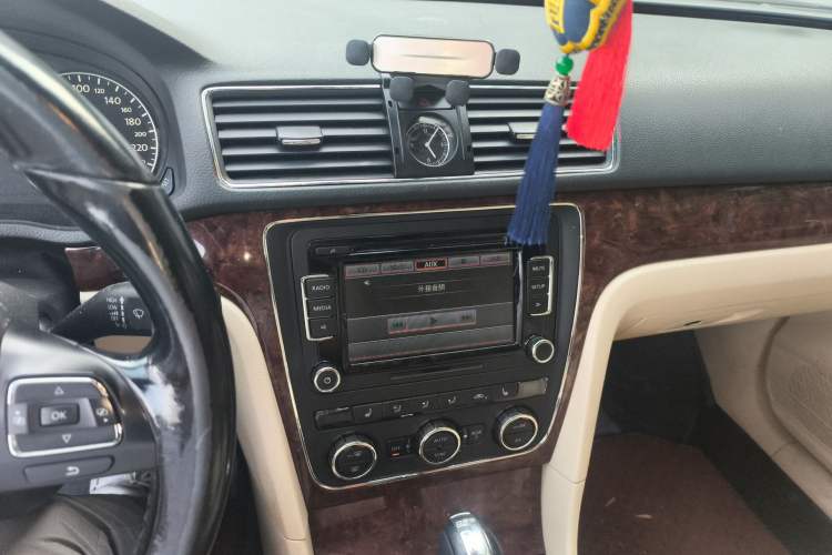 Used Volkswagen Passat 2014 1.8TSI DSG Prestige Edition Audio And AC Panel