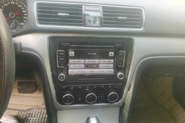 Used Volkswagen Passat 2014 1.8TSI DSG Prestige Edition Audio And AC Panel
