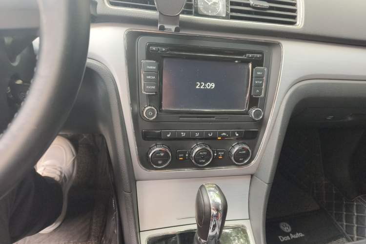 Used Volkswagen Passat 2014 1.8TSI DSG Prestige Navigation Edition Audio And AC Panel