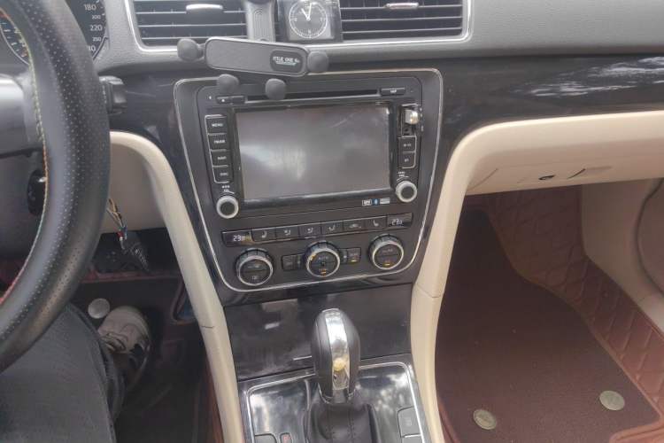 Used Volkswagen Passat 2014 1.8TSI DSG Prestige Edition Audio And AC Panel