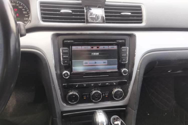 Used Volkswagen Passat 2014 1.8TSI DSG Prestige Edition Audio And AC Panel