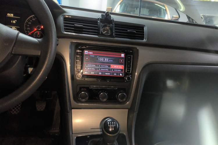 Used Volkswagen Passat 2014 1.4TSI Manual Luxury Edition Audio And AC Panel