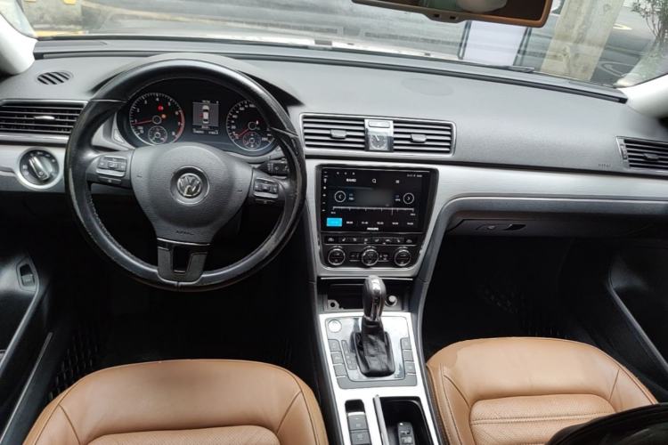 Used Volkswagen Passat 2014 2.0 TSI DSG Prestige Navigation Edition Center Console