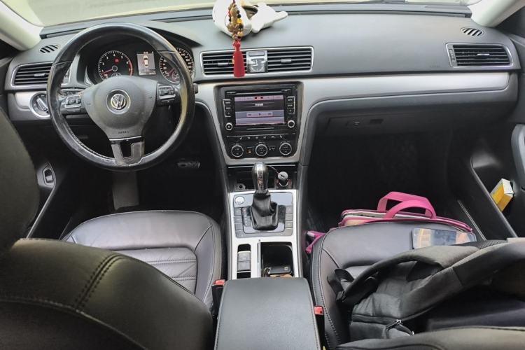 Used Volkswagen Passat 2014 1.8TSI DSG Prestige Edition Center Console