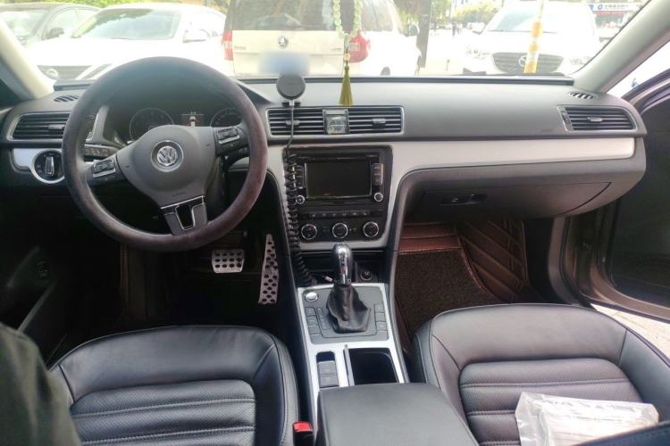 Used Volkswagen Passat 2014 1.8TSI DSG Prestige Edition Center Console