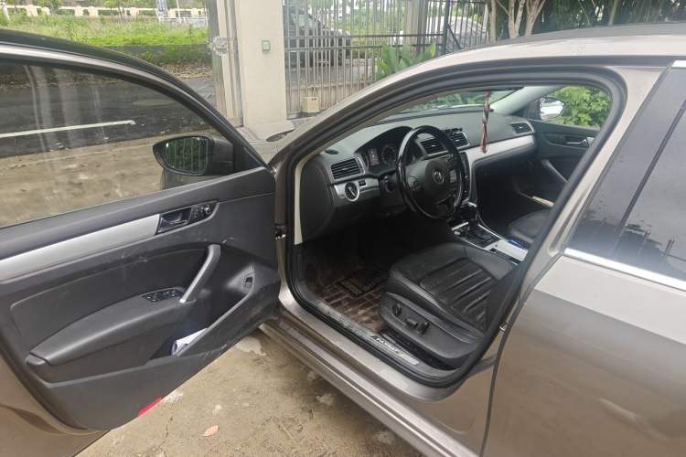 Used Volkswagen Passat 2014 1.8TSI DSG Prestige Edition Driver Seat