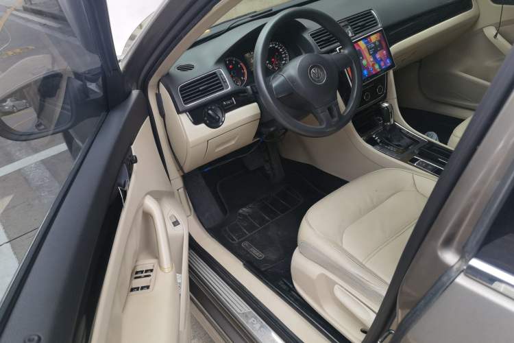 Used Volkswagen Passat 2014 1.8TSI DSG Luxury Edition Driver Seat