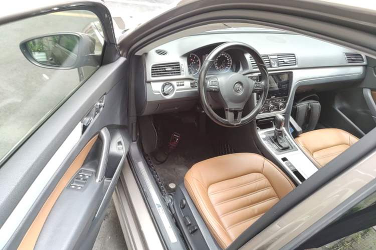 Used Volkswagen Passat 2014 2.0 TSI DSG Prestige Navigation Edition Driver Seat
