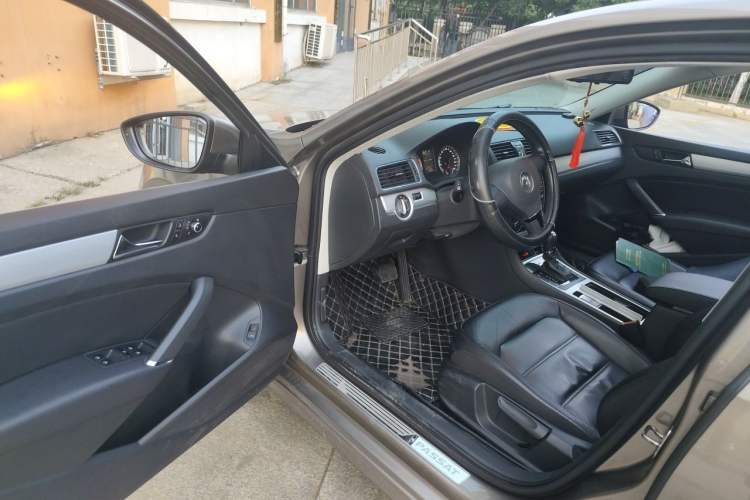 Used Volkswagen Passat 2014 1.8TSI DSG Prestige Edition Driver Seat