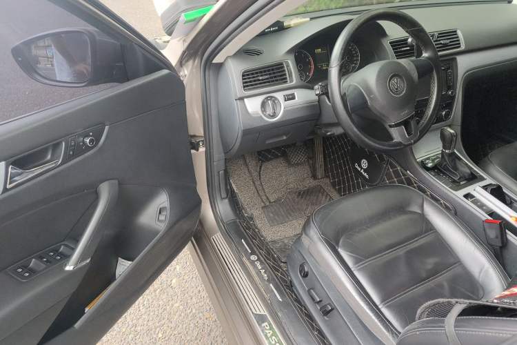 Used Volkswagen Passat 2014 1.8TSI DSG Prestige Navigation Edition Driver Seat