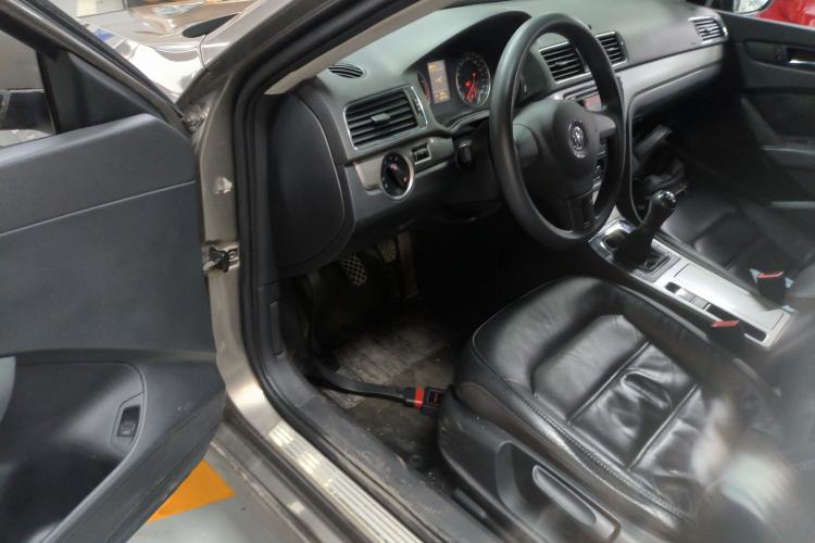 Used Volkswagen Passat 2014 1.4TSI Manual Luxury Edition Driver Seat