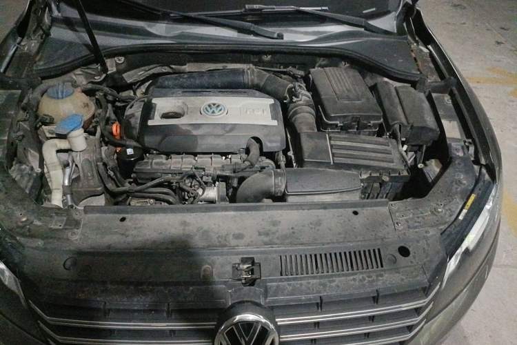 Used Volkswagen Passat 2014 1.8TSI DSG Prestige Edition Engine Bay