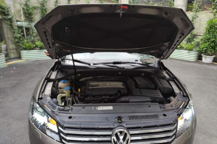 Used Volkswagen Passat 2014 2.0 TSI DSG Prestige Navigation Edition Engine Bay