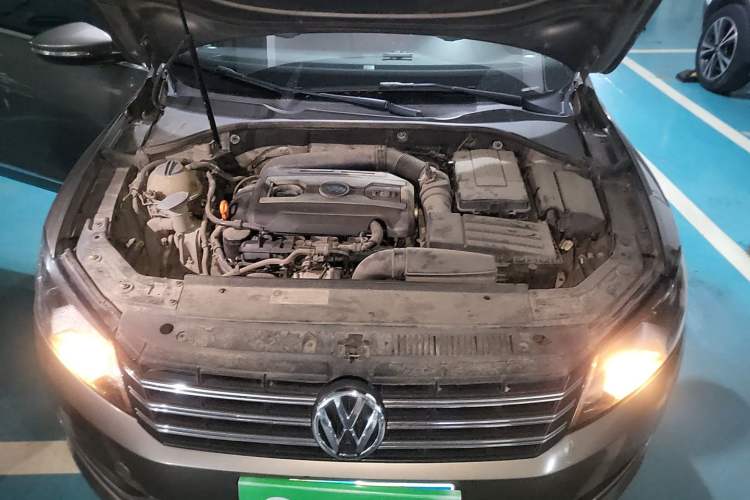 Used Volkswagen Passat 2014 1.8TSI DSG Prestige Edition Engine Bay