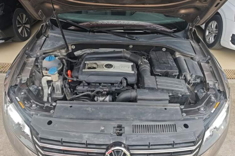 Used Volkswagen Passat 2014 1.8TSI DSG Prestige Edition Engine Bay