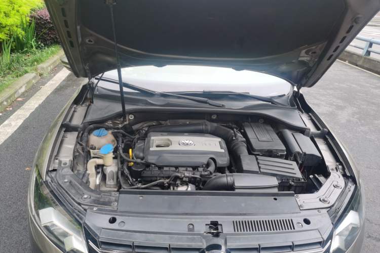 Used Volkswagen Passat 2014 1.8TSI DSG Prestige Edition Engine Bay