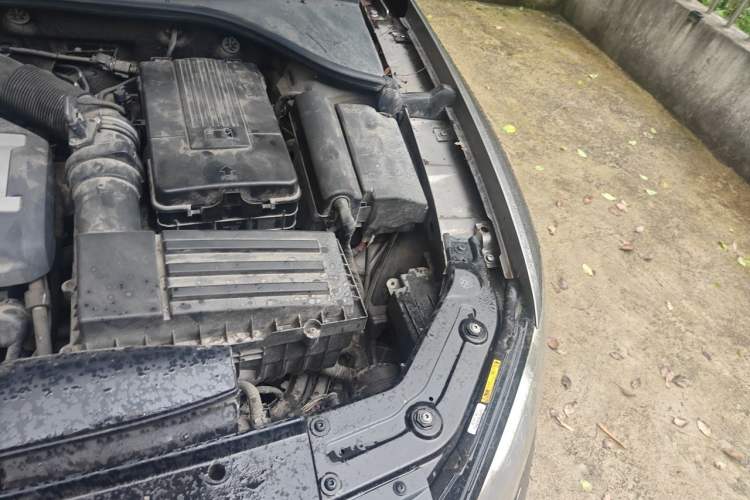 Used Volkswagen Passat 2014 1.8TSI DSG Prestige Edition Engine Bay Left