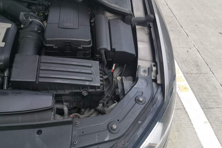 Used Volkswagen Passat 2014 1.8TSI DSG Luxury Edition Engine Bay Left