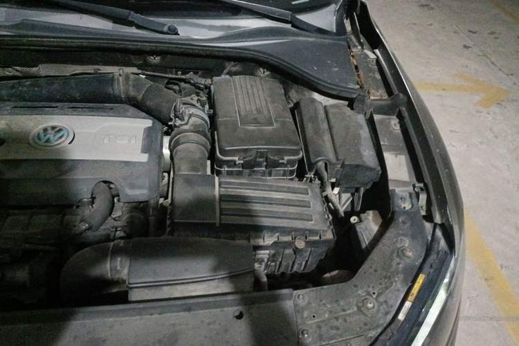 Used Volkswagen Passat 2014 1.8TSI DSG Prestige Edition Engine Bay Left