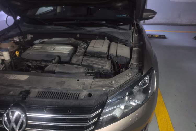 Used Volkswagen Passat 2014 1.8TSI DSG Prestige Edition Engine Bay Left