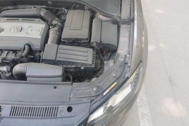 Used Volkswagen Passat 2014 1.8TSI DSG Prestige Edition Engine Bay Left
