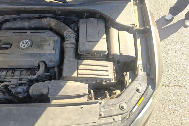 Used Volkswagen Passat 2014 1.8TSI DSG Prestige Edition Engine Bay Left