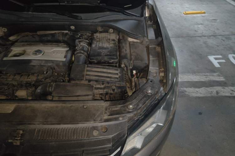 Used Volkswagen Passat 2014 1.8TSI DSG Prestige Edition Engine Bay Left