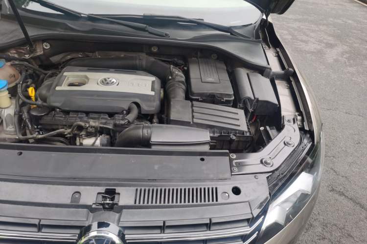 Used Volkswagen Passat 2014 1.8TSI DSG Prestige Edition Engine Bay Left