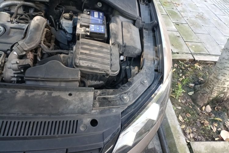 Used Volkswagen Passat 2014 1.4TSI Manual Luxury Edition Engine Bay Left