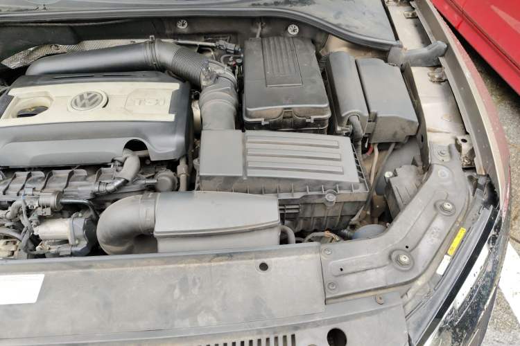 Used Volkswagen Passat 2014 1.8TSI DSG Prestige Edition Engine Bay Left