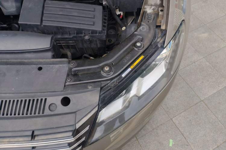 Used Volkswagen Passat 2014 1.8TSI DSG Prestige Edition Engine Bay Left